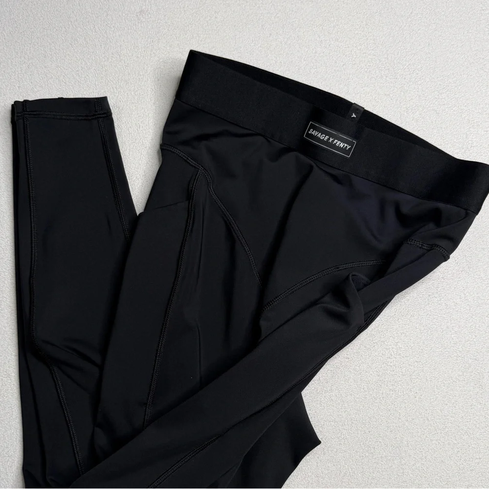 Savage X Fenty Lineup High-Waist Pocket Legging•Black - Picture 14 of 14